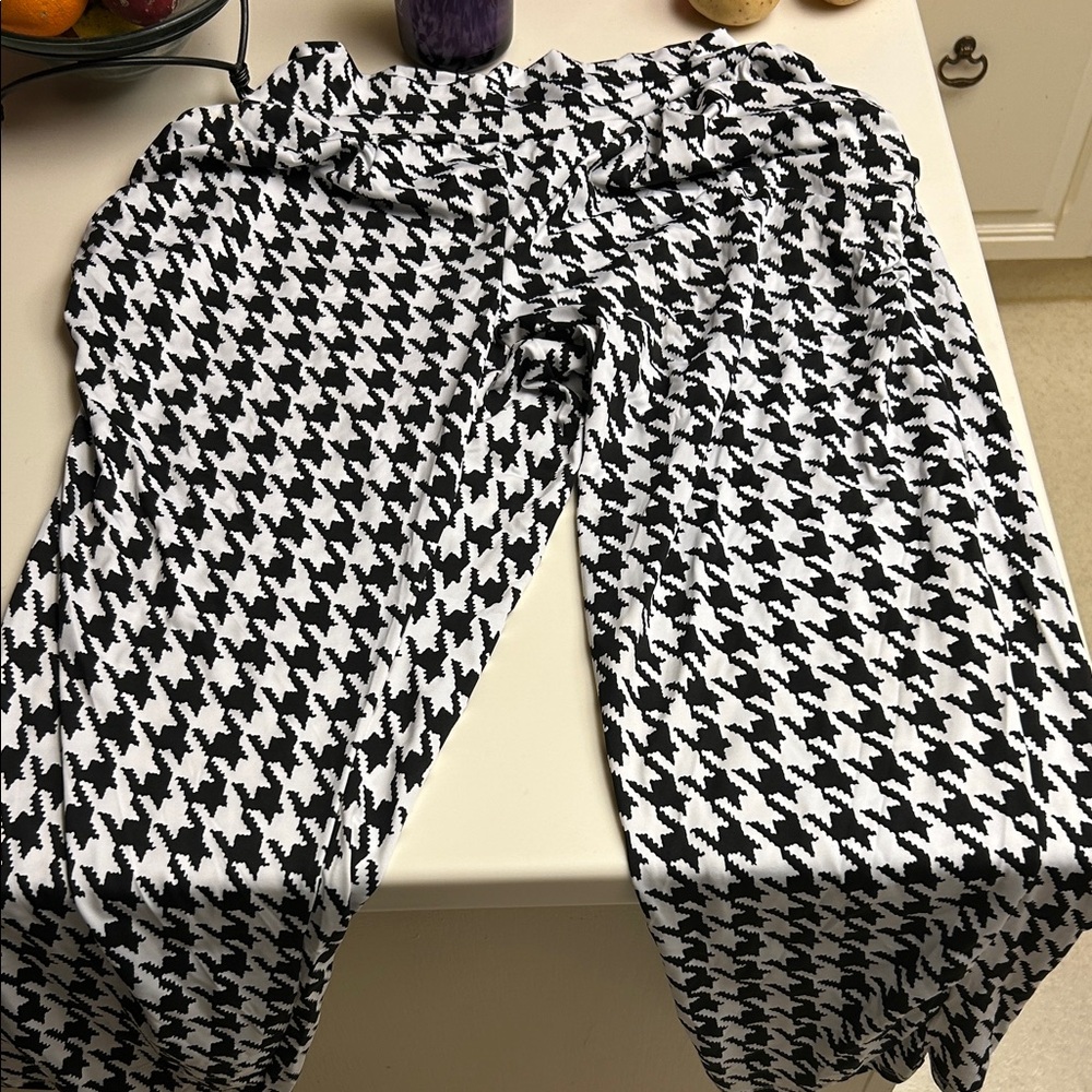Stylish Black and White Houndstooth Women's Pants 3X